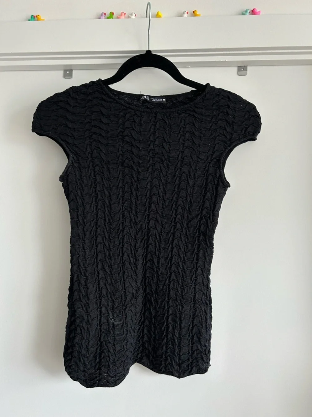 Zara Black Textured Crew Neck Tee - Picture 1 of 4